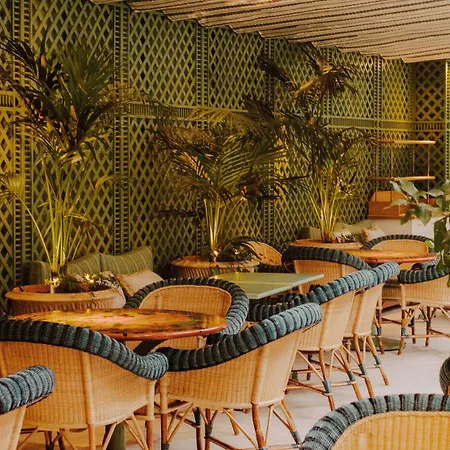 Saint Hotel